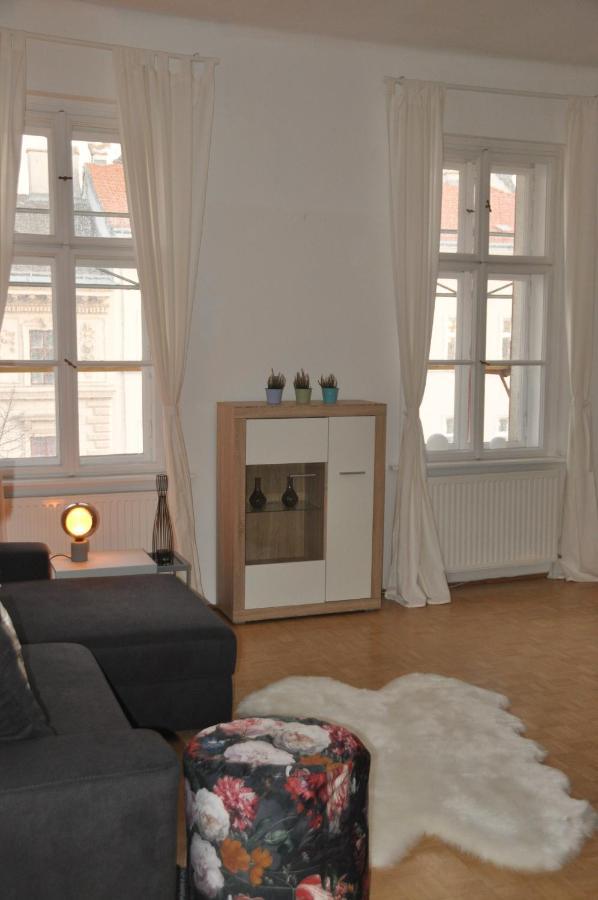 Wunderschone Altbauwohnung In Zentraler Lage Wien Екстер'єр фото
